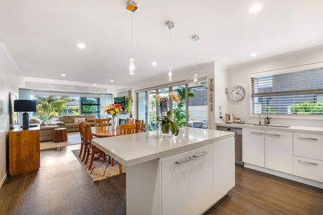 Photo of property in 2 Paradise Point Place, One Tree Point, 0118