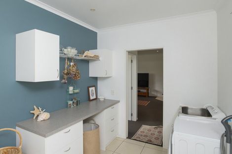 Photo of property in 13 Parkview Place, Riverdale, Gisborne, 4010