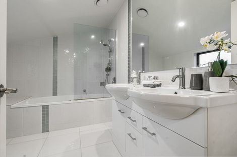 Photo of property in 102 Bassett Road, Remuera, Auckland, 1050