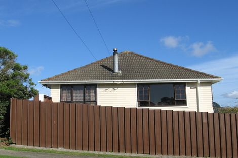 Photo of property in 2 Dumont Place, Cannons Creek, Porirua, 5024
