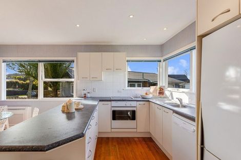 Photo of property in 28 O'donn Avenue, Beach Haven, Auckland, 0626