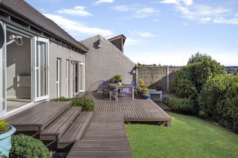 Photo of property in 49b Shanaway Rise, Hillcrest, Auckland, 0627