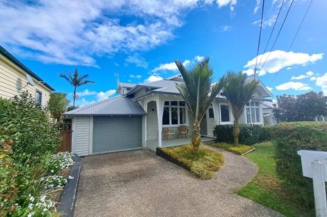 Photo of property in 23 Cowper Street, Devonport, Auckland, 0624