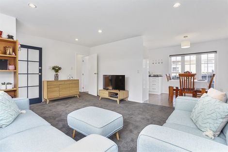 Photo of property in 8 Illana Place, Ranui, Auckland, 0612