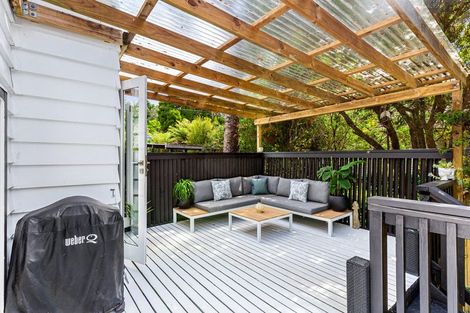 Photo of property in 218 Woodlands Park Road, Titirangi, Auckland, 0604