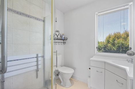 Photo of property in 5 Sumich Place, West Harbour, Auckland, 0618