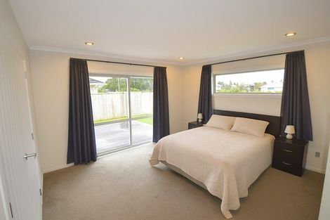 Photo of property in 28 Cooladerry Place, Rosehill, Papakura, 2113