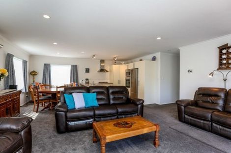 Photo of property in 5a Simons Street, Moturoa, New Plymouth, 4310