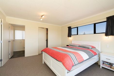 Photo of property in 4 Arataki Grove, Waitarere Beach, Levin, 5510