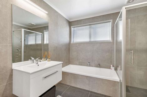 Photo of property in 143 Grove Road, Papakura, 2110