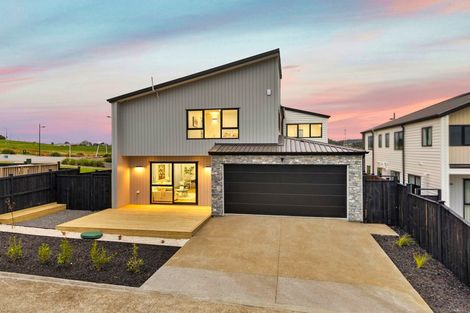 Photo of property in 35 Park Green Avenue, Rosehill, Papakura, 2113