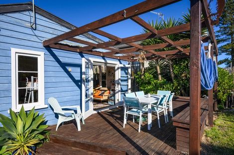 Photo of property in 15 Hall Place, Foxton Beach, Foxton, 4815