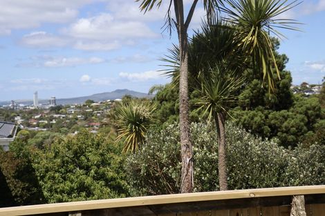 Photo of property in 15 Mcdowell Crescent, Hillcrest, Auckland, 0627