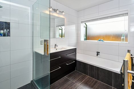 Photo of property in 103 Rushgreen Avenue, Pahurehure, Papakura, 2113