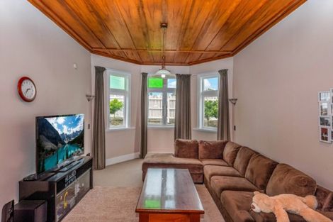 Photo of property in 82 Forest Lake Road, Forest Lake, Hamilton, 3200