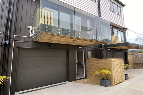 Photo of property in 17b Buscomb Avenue, Henderson, Auckland, 0610