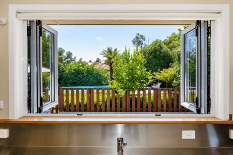 Photo of property in 106 Warwick Road, Mayfair, Hastings, 4122