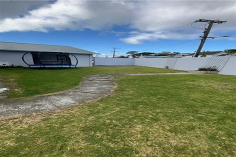 Photo of property in 28 Breakwater Road, Moturoa, New Plymouth, 4310