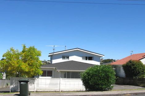 Photo of property in 28 Dallinghoe Crescent, Milford, Auckland, 0620