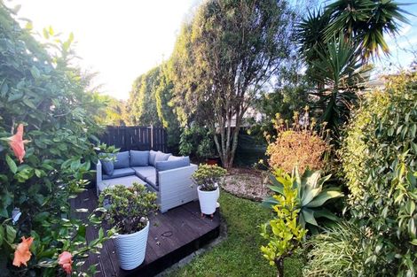 Photo of property in 2/14 Knott Road, Stanmore Bay, Whangaparaoa, 0932