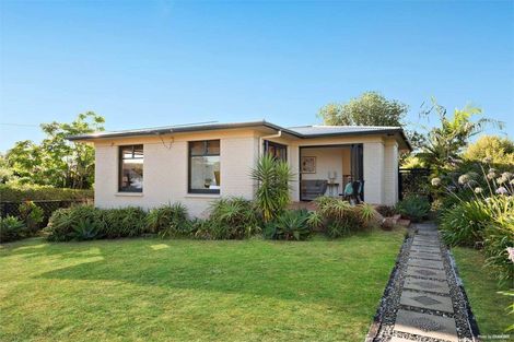 Photo of property in 1/65 Arran Road, Browns Bay, Auckland, 0630