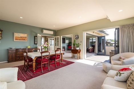 Photo of property in 4 Avery Place, Redcliffs, Christchurch, 8081