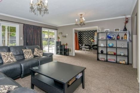 Photo of property in 2/244 Memorial Avenue, Burnside, Christchurch, 8053