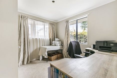 Photo of property in 13a Pax Avenue, Forrest Hill, Auckland, 0620