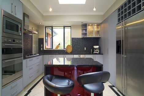 Photo of property in 10 Deavoll Place, Heathcote Valley, Christchurch, 8022