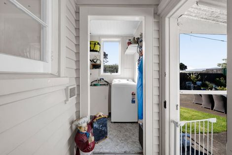 Photo of property in 96 Blake Street, Waitara, 4320
