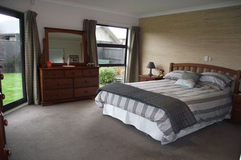 Photo of property in 19 Clearview Drive, Milson, Palmerston North, 4414