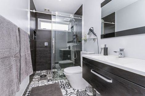 Photo of property in 80 Weatherly Road, Torbay, Auckland, 0630