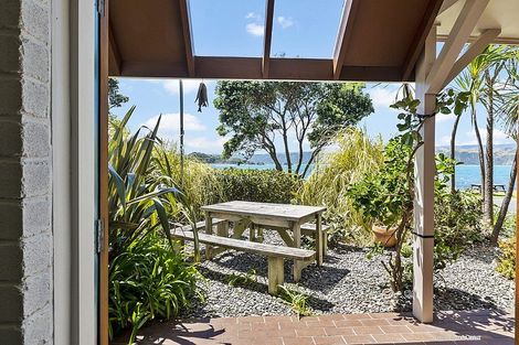 Photo of property in 146 Breaker Bay Road, Breaker Bay, Wellington, 6022