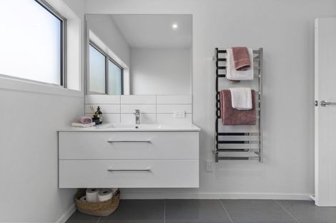 Photo of property in 24 Gulf Crest, Bucklands Beach, Auckland, 2012