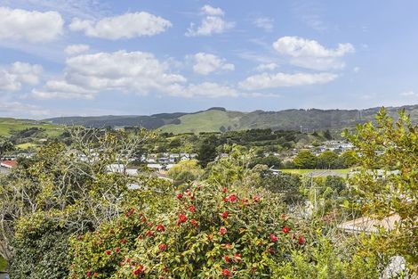 Photo of property in 9 Lane Crescent, Tawa, Wellington, 5028