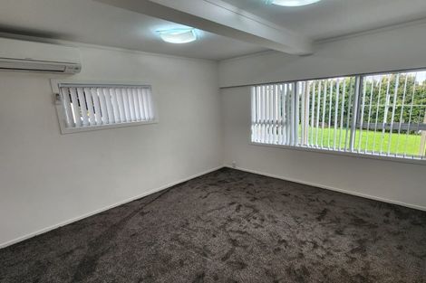 Photo of property in 623 Glenfield Road, Totara Vale, Auckland, 0629