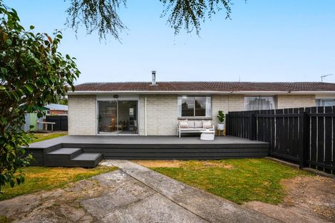 Photo of property in 5a Sequoia Place, Maoribank, Upper Hutt, 5018