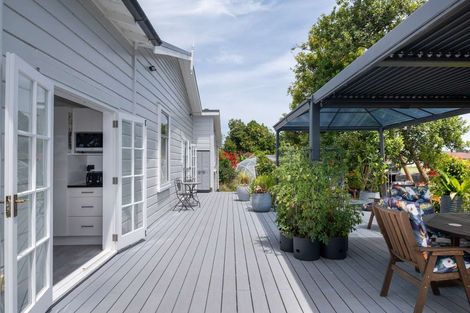 Photo of property in 104 Ferry Road, Clive, 4102