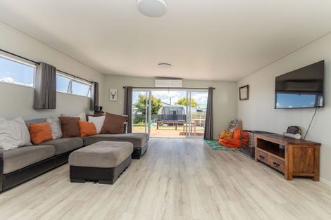 Photo of property in 64 Allardice Street, Dannevirke, 4930