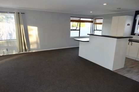 Photo of property in 28 Beauchamp Drive, Massey, Auckland, 0614