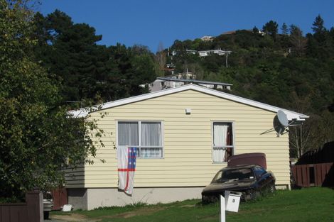 Photo of property in 3 Bogle Grove, Stokes Valley, Lower Hutt, 5019