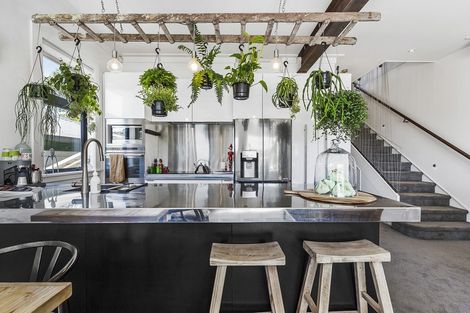 Photo of property in 10 Dorking Road, Brooklyn, Wellington, 6021