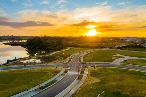 Photo of property in 2 Parkmore Drive, Rosehill, Papakura, 2113