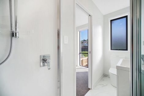 Photo of property in 7/31 Ayton Drive, Totara Vale, Auckland, 0629