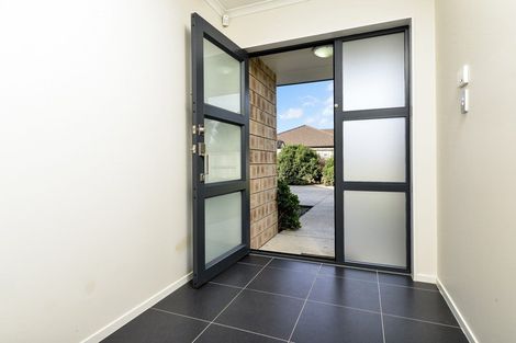 Photo of property in 35 Whitney Place, Rototuna North, Hamilton, 3210