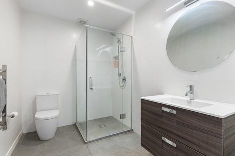 Photo of property in 12 Hyde Road, Rothesay Bay, Auckland, 0630