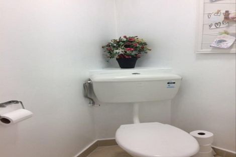 Photo of property in 17 Edgeworth Road, Glenfield, Auckland, 0629