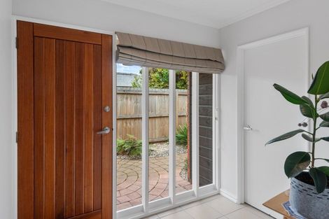 Photo of property in 2/84 Memorial Avenue, Ilam, Christchurch, 8053