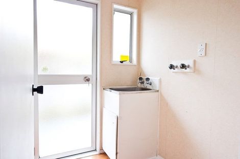 Photo of property in 13 Trias Road, Totara Vale, Auckland, 0629