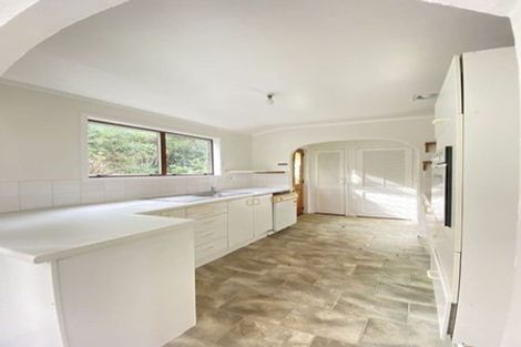 Photo of property in 28 Barker Rise, Northcross, Auckland, 0632